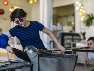 Recherche assistant.e – verre soufflé à la canne