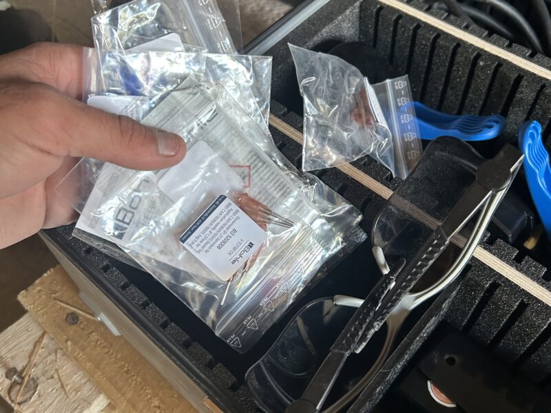 Vends lot set collage UV - set découpe verre épais - Lampe UV 1.10m - pistolet pyrosil