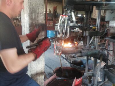 Artisan verrier qualifié à la recherche d’un poste de travail