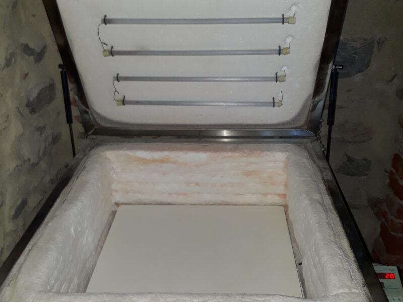 Four électrique pour fusing