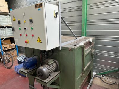 Vente de matériel de verrier : fours, tour, armoire... Bonnes affaires.