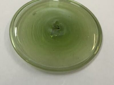 Vends Cives verte en verre soufflé Diamètre 12 cm d'époque